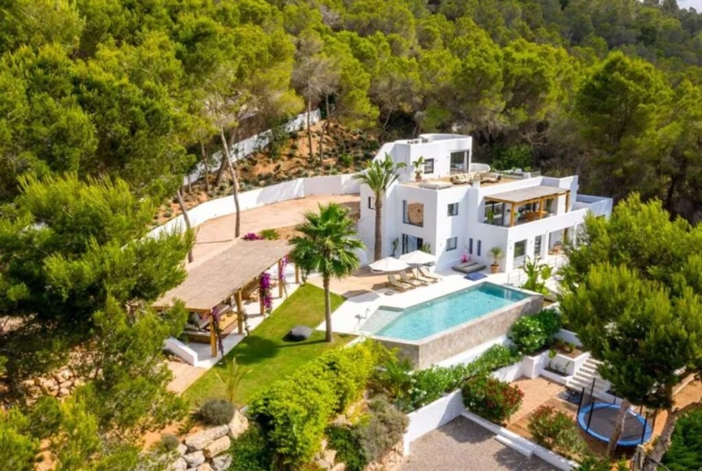 Prime Locations for Luxury Villas in Ibiza